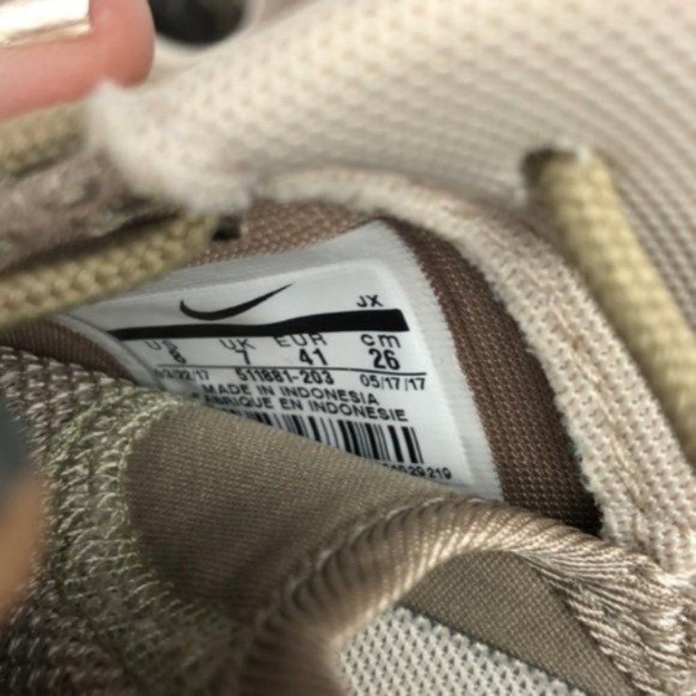 NIKE Roshe gold running sneaker women’s size 9.5 - Picture 9 of 10